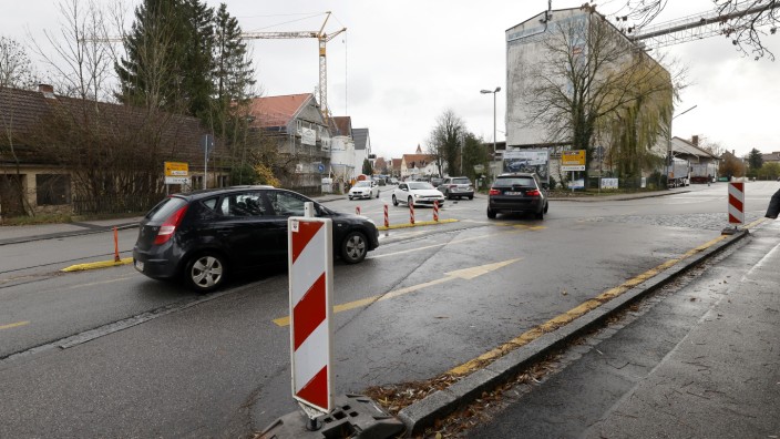 Innenstadtberuhigung in Moosburg: Die Kreuzung Bahnhofstraße/Thalbacher Straße wurde nach einer provisorischen Änderung der Vorfahrtsregel zum Unfallschwerpunkt. Wie es weitergeht, ist noch ungewiss.