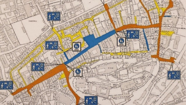 Neues Verkehrskonzept in der Freisinger Altstadt: Der hier blau gekennzeichnete Bereich wird demnächst zur Fußgängerzone. Manch einem Freisinger geht das noch nicht weit genug.