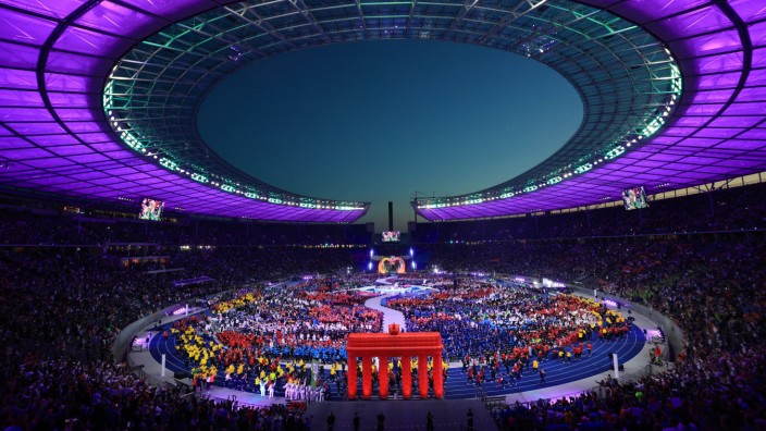 Rosenhof-Lichtspiele: Mit einer farbenfrohen Show sind im Juni die Special Olympics im Berliner Olympiastadion eröffnet worden.