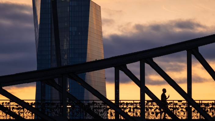 EZB: Der digitale Euro soll laut der Europäischen Zentralbank in Frankfurt das Bargeld ergänzen - und nicht ersetzen. Dennoch ist die Verunsicherung groß.