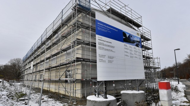Wirtschaft: Beim Gelände des Handwerkerhofs entsteht auch der Neubau für die Gautinger Polizeiinspektion. In einem Jahr soll er fertig sein.