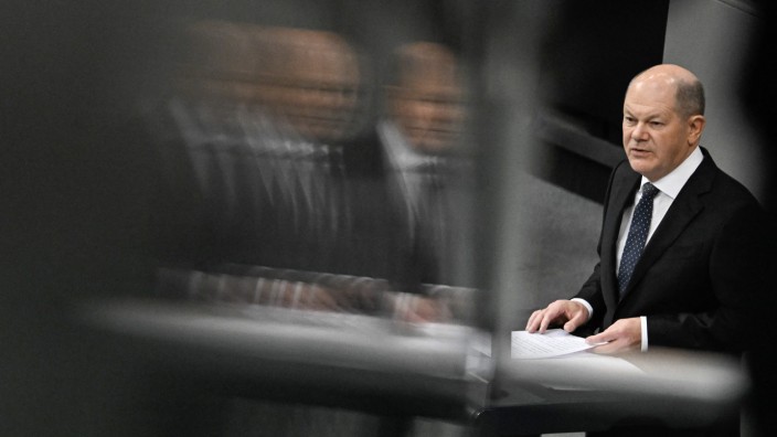 Bundesregierung: Klarer sieht man nun nicht: Olaf Scholz am Dienstag im Bundestag.