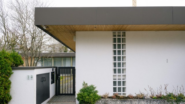 Architektur: Ein typisches Haus des Architekten Sep Ruf in Straßlach-Dingharting.