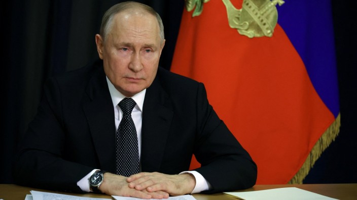 Russland: Wladimir Putin stimmt sich auf die bevorstehenden Wahlen ein, am Dienstag bei einer Rede vor dem Weltkonzil des russischen Volkes.