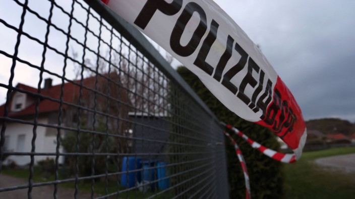 Totes Ehepaar in Altenstadt: In dem Gebäude in Altenstadt (Landkreis Neu-Ulm) wurden im April dieses Jahres ein 55 und 70 Jahre altes Ehepaar umgebracht.