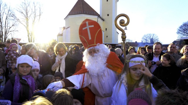 Advent im Landkreis Ebersberg: Auch heuer wird der Nikolaus am Forstinninger Christkindlmarkt zu Besuch kommen.