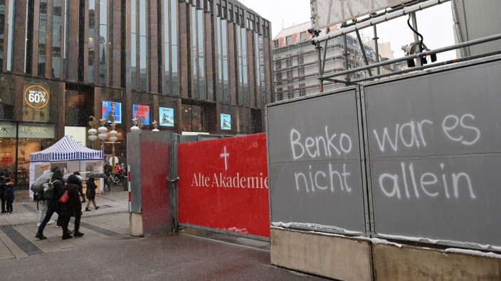 Weitere Briefe: Ungewisse Zukunft: Baustelle des Benko-Konzerns Signa in der Münchner Innenstadt.