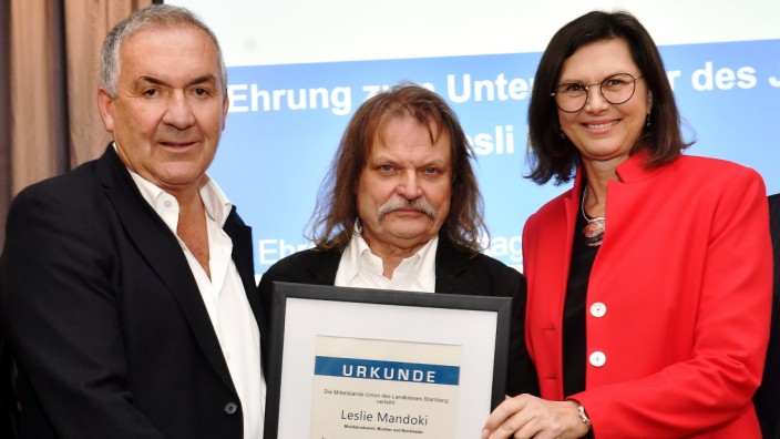 Unternehmer des Jahres: Freute sich über die Auszeichnung zum "Unternehmer des Jahres": der 70-jährige Leslie Mandoki, hier mit Manfred Herz (links) und Landtagspräsidentin Ilse Aigner.
