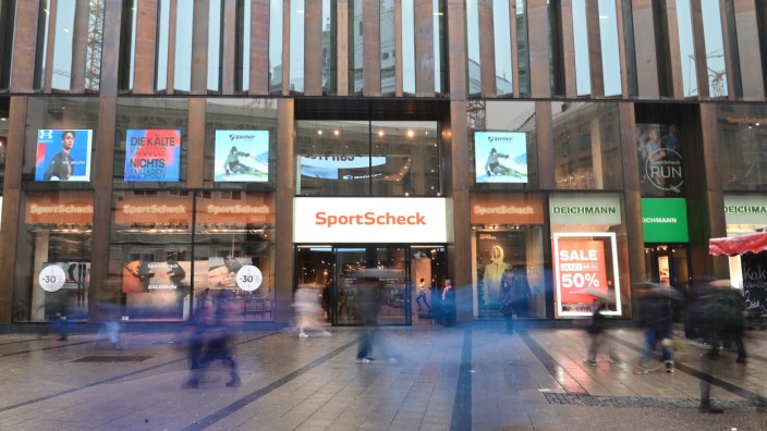 Galeria Kaufhof und Sport-Scheck: Auch Sport-Scheck will Insolvenzantrag stellen - hier die Filiale in der Fußgängerzone.