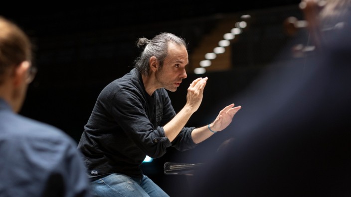 Klassik: Constantinos Carydis dirigiert das Symphonieorchester des Bayerischen Rundfunks.