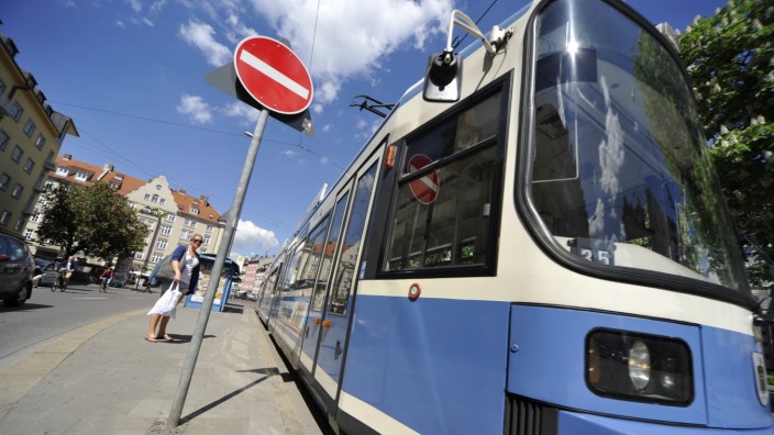 Tram in Schwabing: Die Tram 27 nimmt von Montag an wieder ihren regulären Betrieb auf.