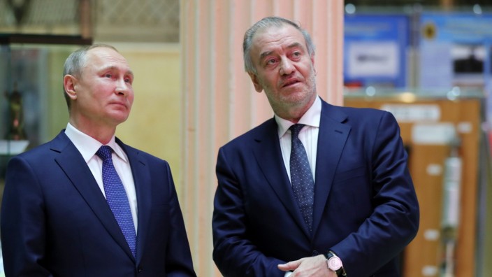 Moskau: Valery Gergiev, der neue Intendant des Moskauer Bolschoitheaters, mit Russlands Staatschef Wladimir Putin.