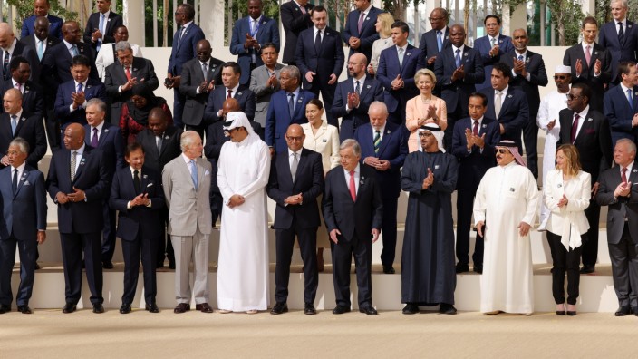 COP28: Unvollständiges Gruppenbild: Mehr als 160 Staats- und Regierungschefs kommen zum Gipfel.