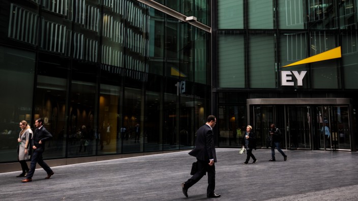Wirtschaftsskandal: Zentrale von EY in London: Die Wirtschaftsprüfer bestreiten die Vorwürfe der Wirecard-Anleger.