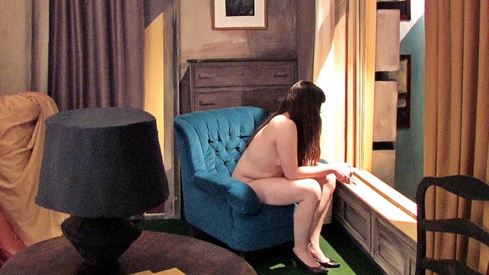 Kunst aus München: Eine Auseinandersetzung mit einem Gemälde von Edward Hopper: Gabi Blums Installationsansicht "Room Without a View" von 2014.