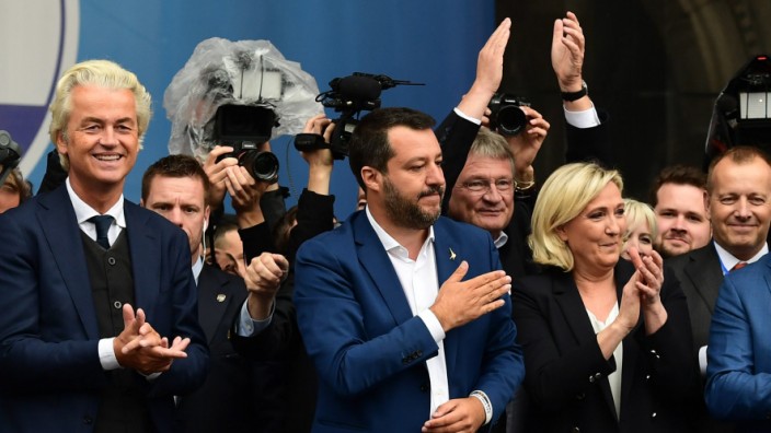 Populismus: Der Niederländer Geert Wilders, der Italiener Matteo Salvini und die Französin Marine Le Pen (von links) 2019 bei einem Treffen mit weiteren europäischen Nationalisten.