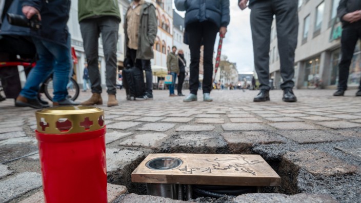 Bundesgerichtshof: Heute erinnern Gedenkplatten in der Fußgängerzone an die Toten von Trier.