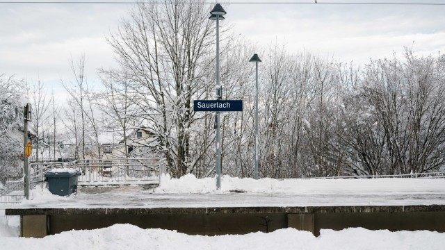 Wintereinbruch: Auf S-Bahnen wartet man auch am Montag vergeblich im Landkreis.