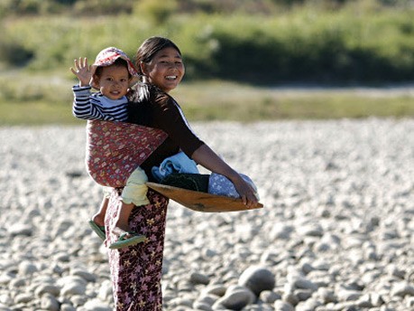 Goldsucherinnen in Myanmar, Reuters