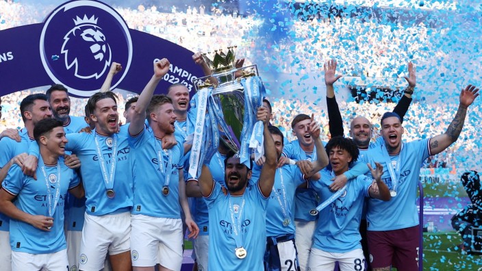 Einnahmen der Premier League: Da kommt Freude auf! Das Team von Manchester City bejubelt den Gewinn der nationalen Meisterschaft, die sich auch international wunderbar vermarkten lässt.