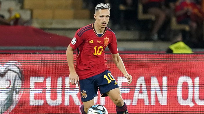 Bundesliga: Im Oktober gab Bryan Zaragoza sein Debüt für die spanische Nationalmannschaft - und für seinen Klub Granada in 51 Partien bisher zehn Tore und drei Vorlagen erzielt.
