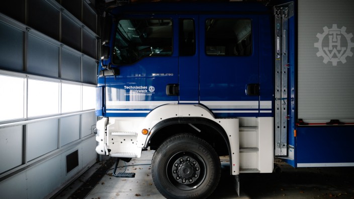 Katastrophenschutz: Blau ist die Farbe des Technischen Hilfswerks. So soll auch der Anstrich des gebrauchten Wechselladers sein. Der gehört zwar dem Landkreis Freising, wird aber beim THW abgestellt.