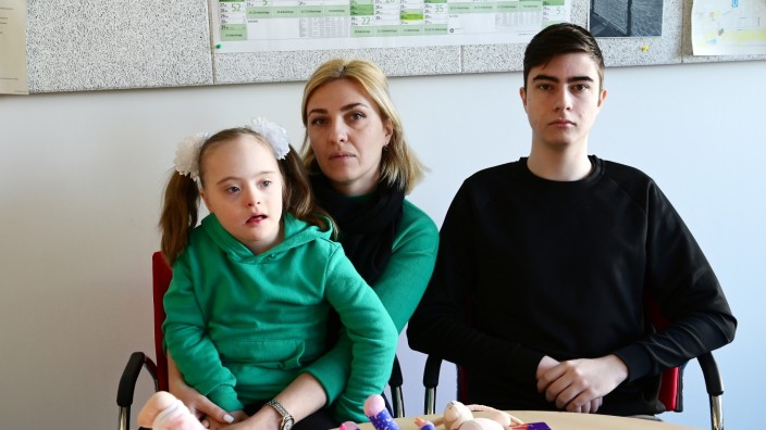SZ-Adventskalender: Svitlana K. mit Tochter Olha und Sohn Aleksander im Sozialbürgerhaus.