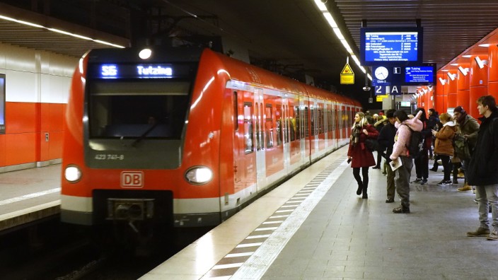 Öffentlicher Nahverkehr: Die Fahrgäste haben sich offenkundig gut auf das ausgedünnte S-Bahn-Programm eingestellt.