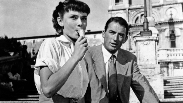 Spielfilmtipps zum Wochenende: In "Ein Herz und eine Krone" ist Reporter Joe Bradley (Gregory Peck) plötzlich mit einer leibhaftigen Prinzessin (Audrey Hepburn) in Rom unterwegs, die nicht ahnt, dass er weiß, wer sie ist.