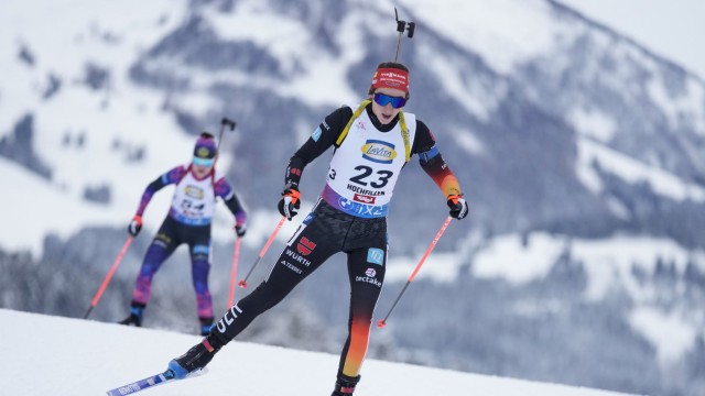 Biathlon in Hochfilzen: Hier noch bemüht, später im Ziel fassungslos: Vanessa Voigt im Sprint von Hochfilzen.