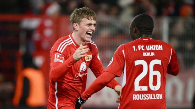 Bundesliga: Endlich mal wieder Grund zur Freude: Torschütze Mikkel Kaufmann (links) und Jerome Roussillon feiern den ersten Sieg für Union seit 16 Pflichtspielen.