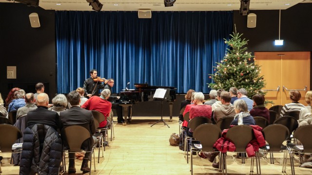 Jubiläumsfeier: Nur rund 30 Besucher lauschen dem Konzert im Erchana-Saal.