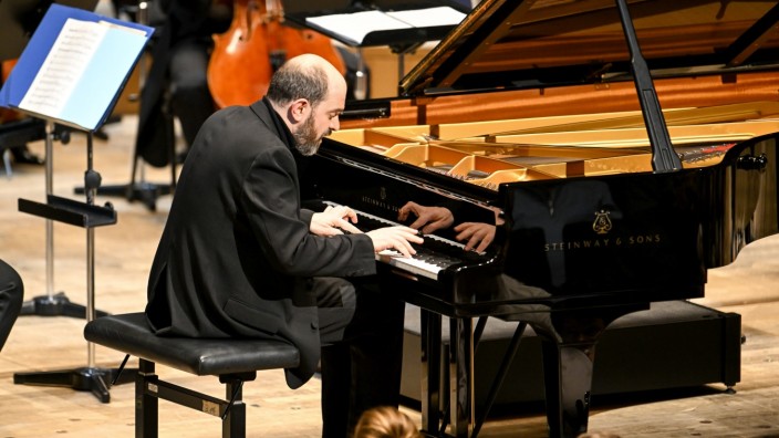 Konzert der Philharmoniker mit Kirill Gerstein: Kirill Gerstein beim Konzert mit den Münchner Philharmonikern in der Isarphilharmonie