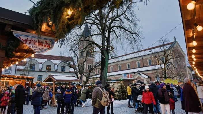 Fürstenfeldbruck: Der Christkindlmarkt auf dem Olchinger Nöscherplatz.