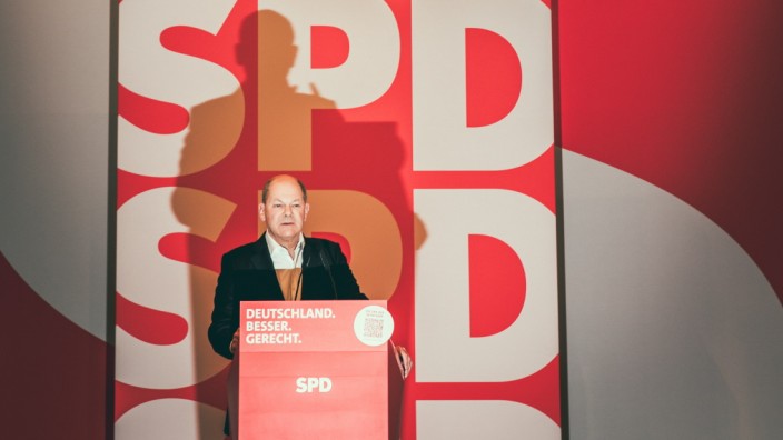Koalitionskrise: "Wir stehen nicht vor einer unlösbaren Aufgabe": Olaf Scholz am Samstag auf dem SPD-Parteitag in Berlin.