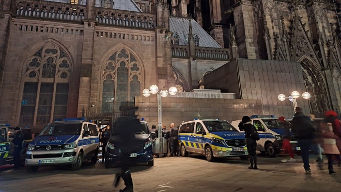 Terrorverdacht: Gottesdienstbesucher des Kölner Doms und Touristen müssen sich in den nächsten Tagen auf erhöhte Sicherheitsstandards einstellen.