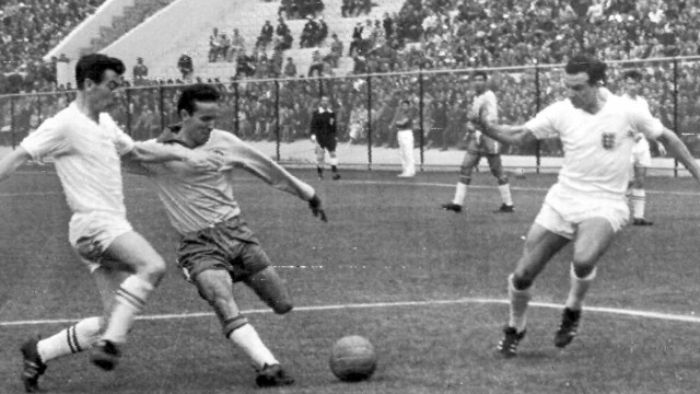 Football: Mario Zagallo (second from left) at the 1962 World Cup in the match between Brazil and England.