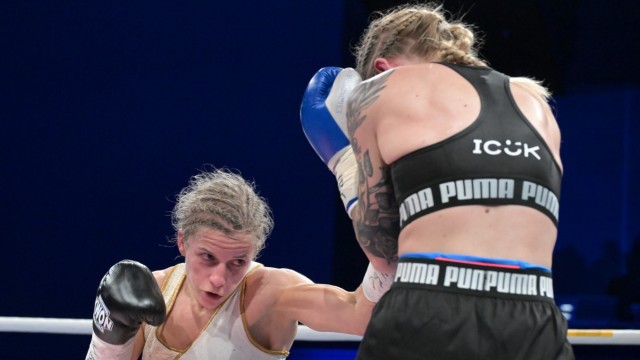 Boxer Rupprecht : Rupprecht (à gauche) n'a laissé aucune chance à son adversaire tchèque Fabiana Bytiqi lors de sa victoire aux points à Berlin samedi.