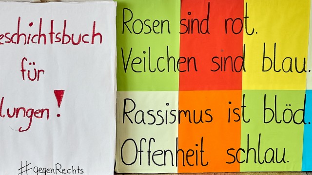 FOS/BOS in Bad Tölz: Plakate gegen Rechtsextremismus und für Vielfalt stellte die Schülergruppe der FOS/BOS aus.