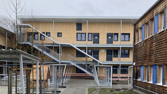 Wohnungsnot: Die seit 2015 bestehende Unterkunft an der "Hachinger Haid" wurde durch zwei Anbauten erweitert.