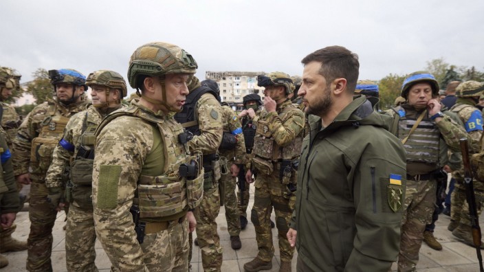 Kiew: Der neue Chef der ukrainischen Streitkräfte, Generaloberst Oleksandr Syrskyj (links, Archivbild).