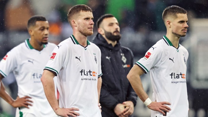 Gladbach in der Bundesliga: Joe Scally, Nico Elvedi und Julian Weigl kucken enttäuscht drein, dabei haben sei beim 0:0 gegen Darmstadt Gutes getan.