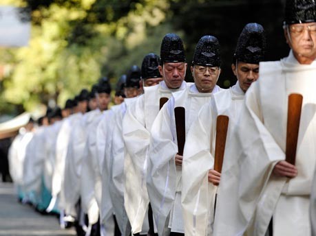 Shinto-Priester in Tokio;dpa