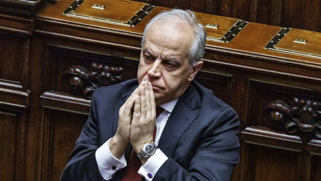Italia: L'opposizione chiede le sue dimissioni, lui difende la polizia: giovedì il ministro dell'Interno Matteo Piantossi alla Camera dei Deputati a Roma.