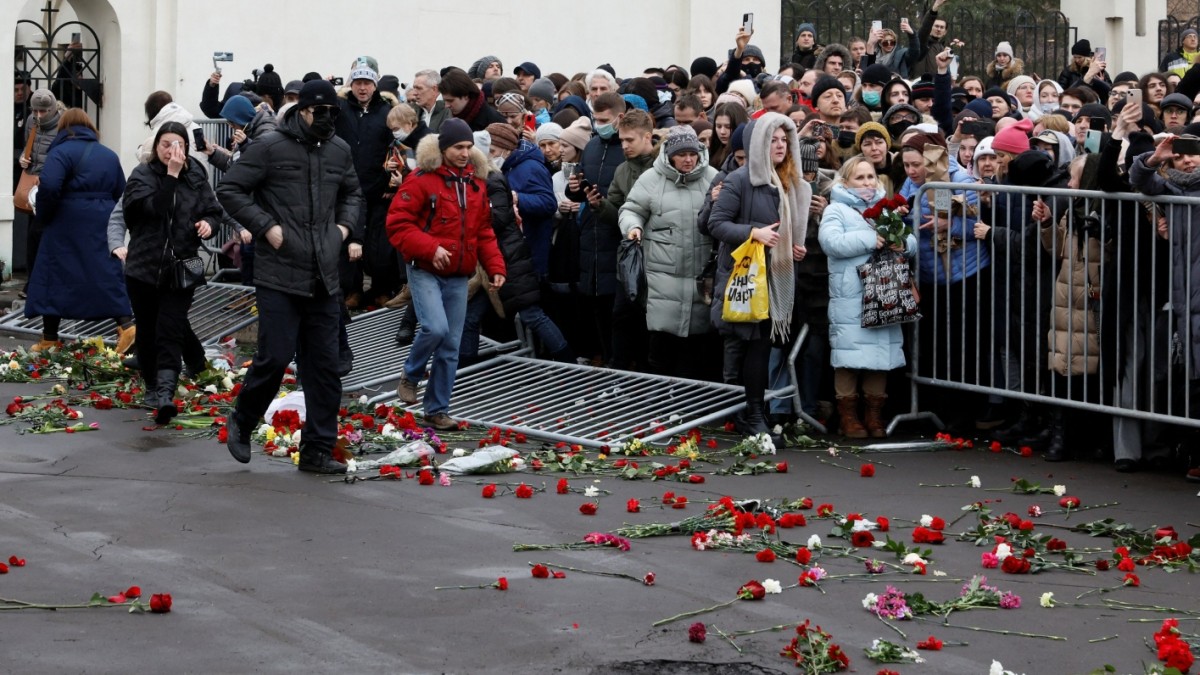 Funérailles de Navalny : la police boucle la zone autour du cimetière et limite l’internet mobile – politique
