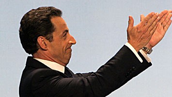 Nicolas Sarkozy bei seinem ersten Auftritt nach Schließung der Wahllokale