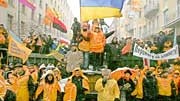 Machtkampf in der Ukraine: In Kiew demonstrieren Anhänger der Opposition gegen den Wahlausgang.