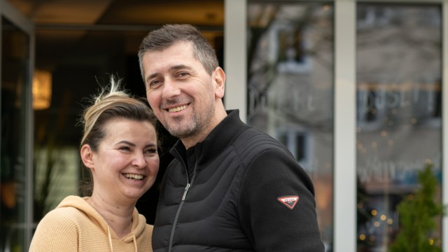 Muslims in Munich: Narcis and Melita Hrnjica in front of their restaurant in Sendling, where they offer a Ramadan menu.