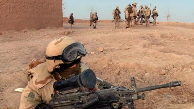 Nato in Afghanistan: Ein iPhone-Programm, das Scharfschützen dabei hilft, die Flugbahn ihrer Projektile zu berechnen, wird von westlichen Soldaten in Afghanistan benutzt. Dieser US-Soldat ist noch ohne iPhone im Einsatz.