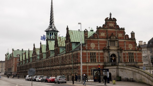 Incendie à Copenhague : l'image d'archive de 2019 montre l'ancienne bourse avec la flèche emblématique, aujourd'hui victime de l'incendie.